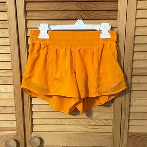 Lululemon Vivid Amber Hotty Hot Shorts 2.5” Size 4